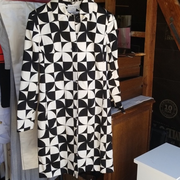 Clothes - Picture 4 of 8